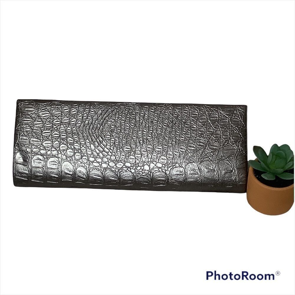 Bijoux Terner Grey gray metallic evening clutch with snap closures very clean